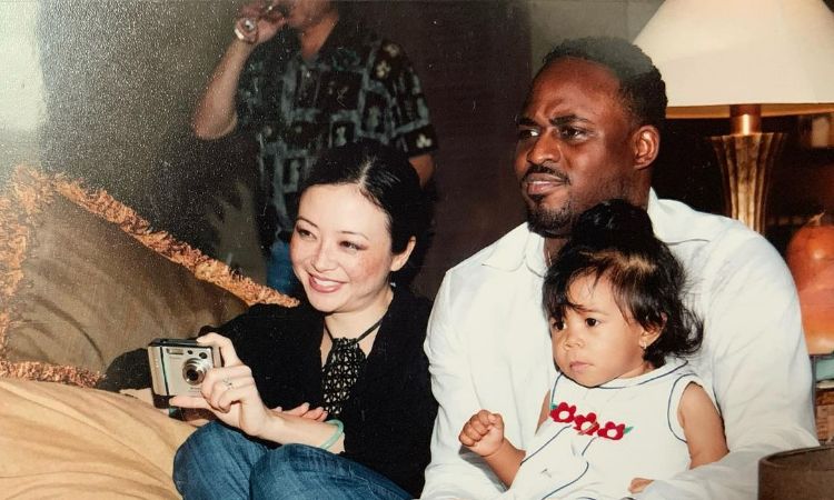 Diana Lasso's ex-husband, Wayne Brady with his baby mama, Mandie Taketa, and their baby, Maile Masako Brady. 
